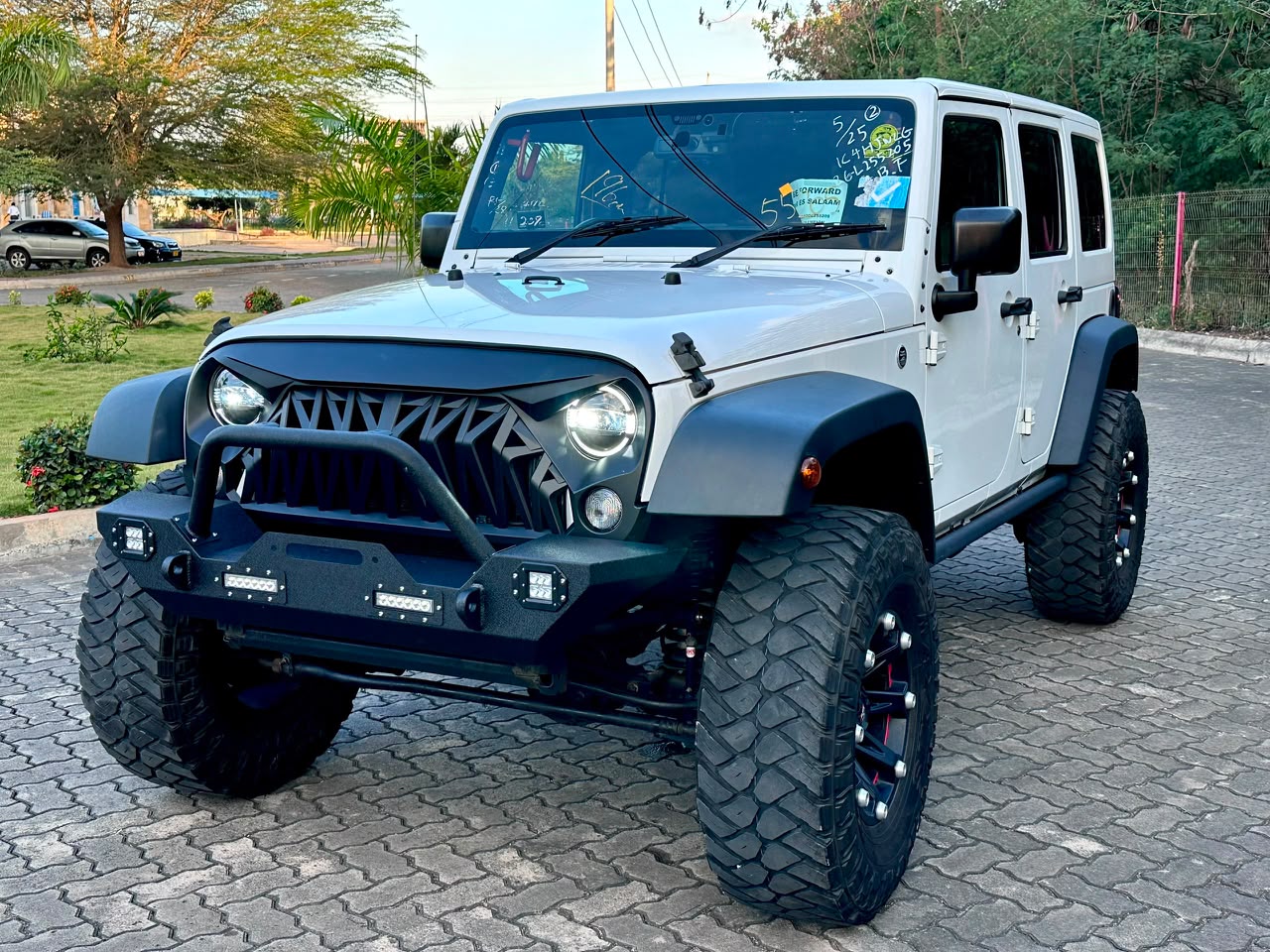 Jeep Wrangler thumbnail 2